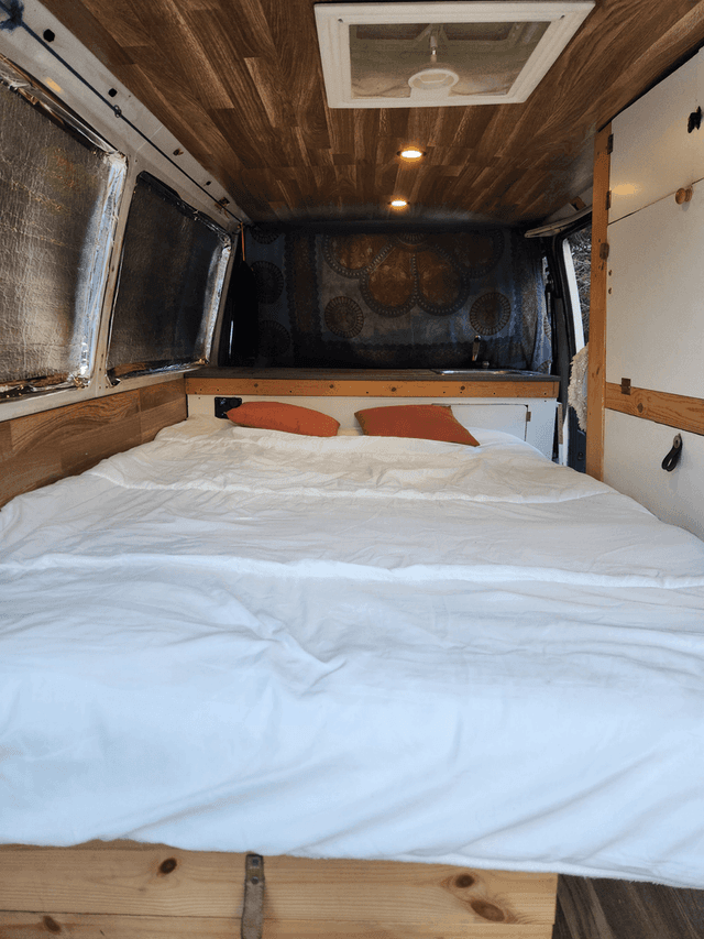 Volkswagen T4 Camper 1.9 TD – MOT valid until 2027 – Perfect for the Ibiza season