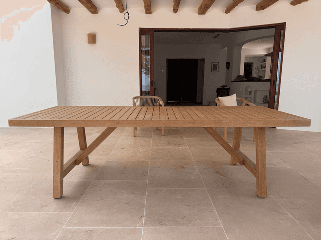 Nueva mesa de madera de acacia