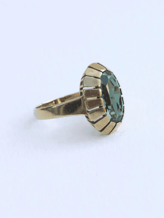 Anillo de oro con Espinela verde 14 quilates