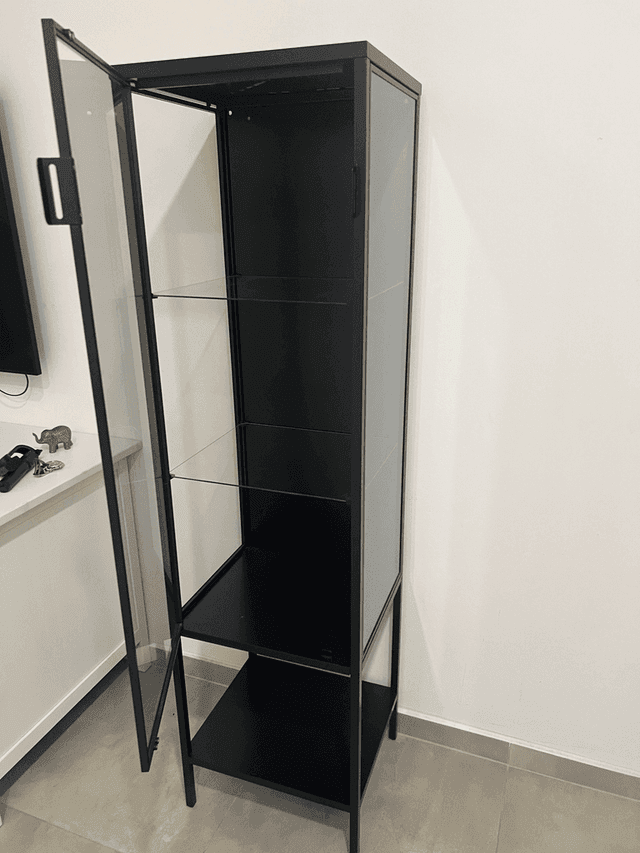 Twee vitrine kastjes