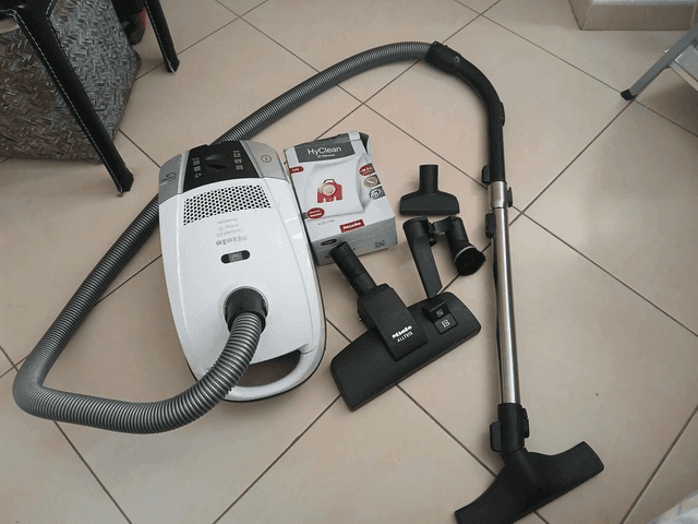 Miele Vacuum Cleaner 45x25x30