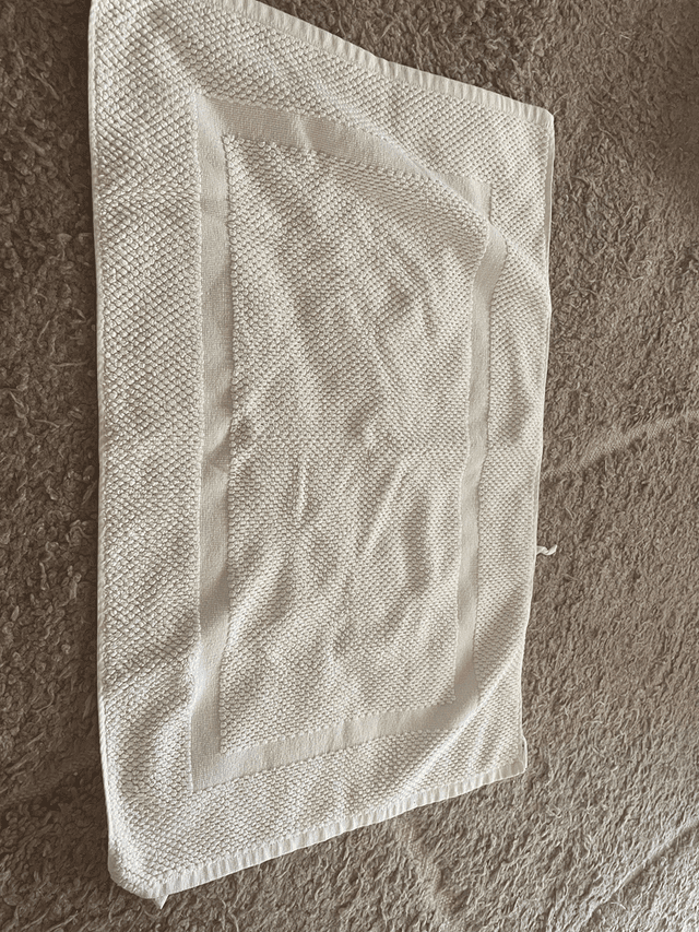 Bath mat (2) & Pillowcase (7) for long pillows