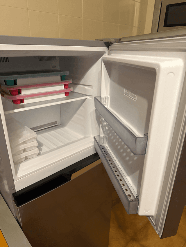 Nevera-congelador pequeño Beko (RDNT231I30XBN)