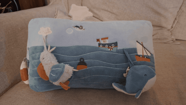 Little dutch activety pillow